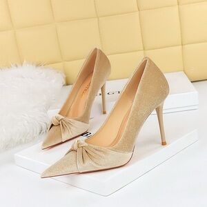 Chic Beige Pointed Toe Heels
